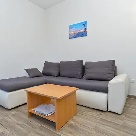 Charming Coastal Gateway Appartement Fažana